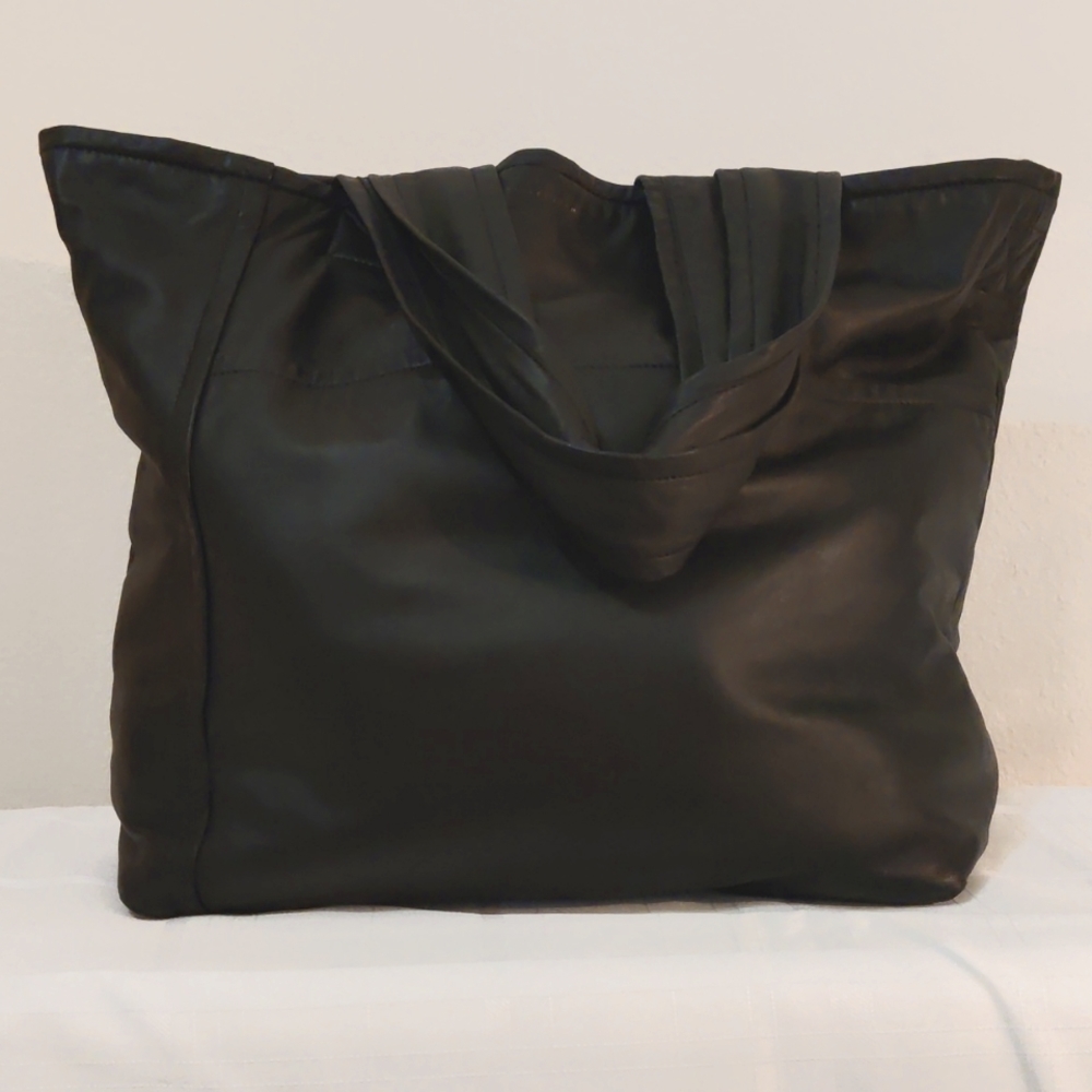Victoria Beckham Sunday Big Leather Tote, Black